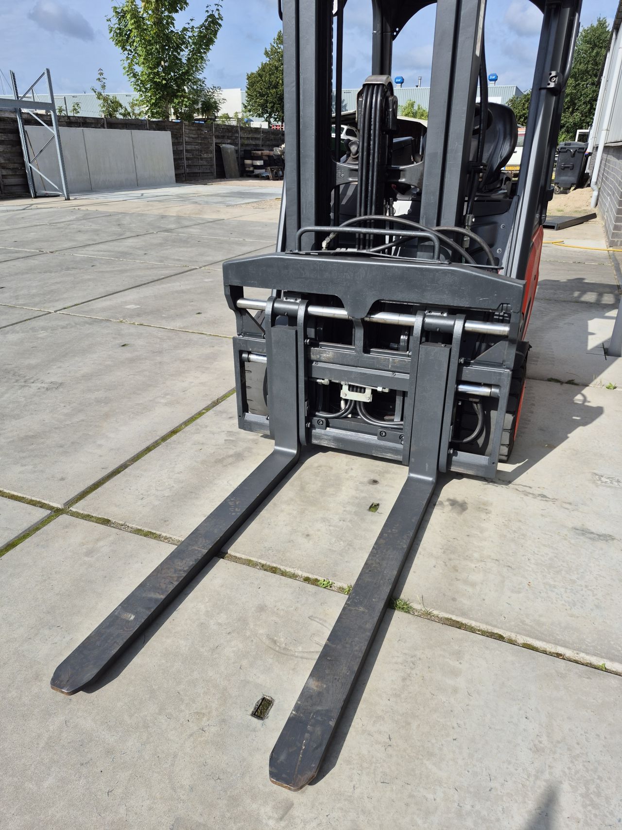 Linde E18L-02 triplex sideshift vorkversteller bj 2019