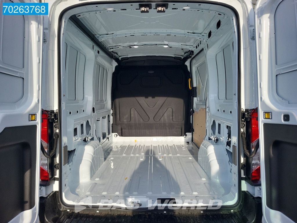 Ford Transit 130pk L2H2 Nieuw! Black Edition Trekhaak Airco Cruise Camera Parkeersensoren 10m3 Airco Trekhaak Cruise control