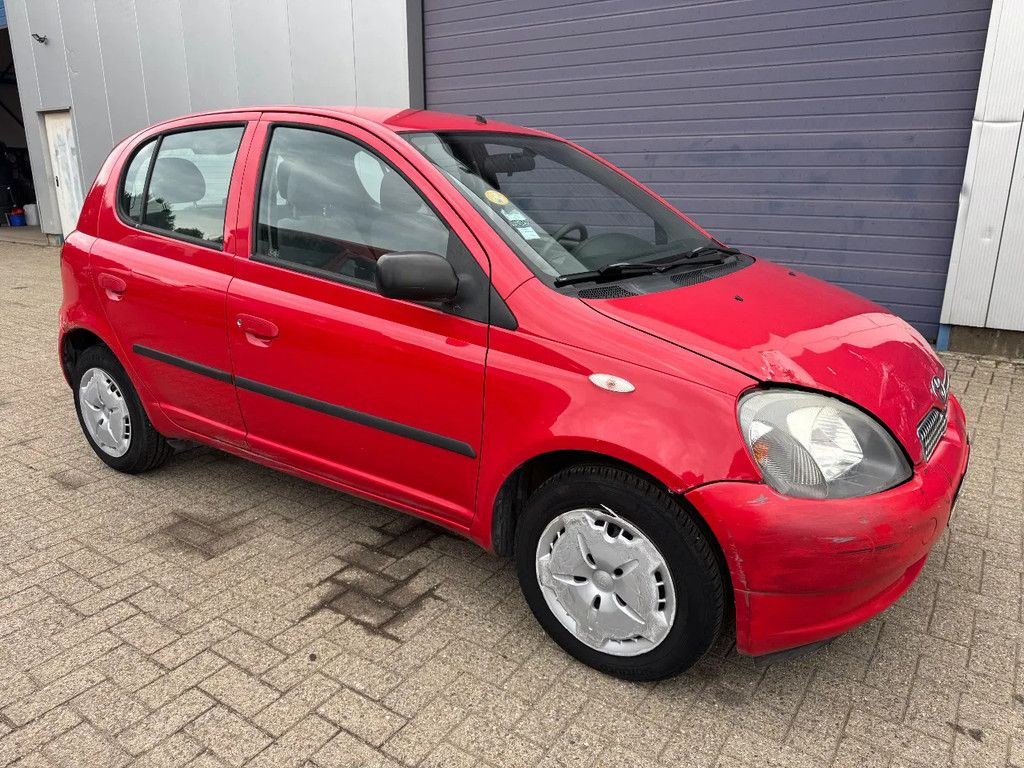 Toyota Yaris **5DOORS-PETROL**