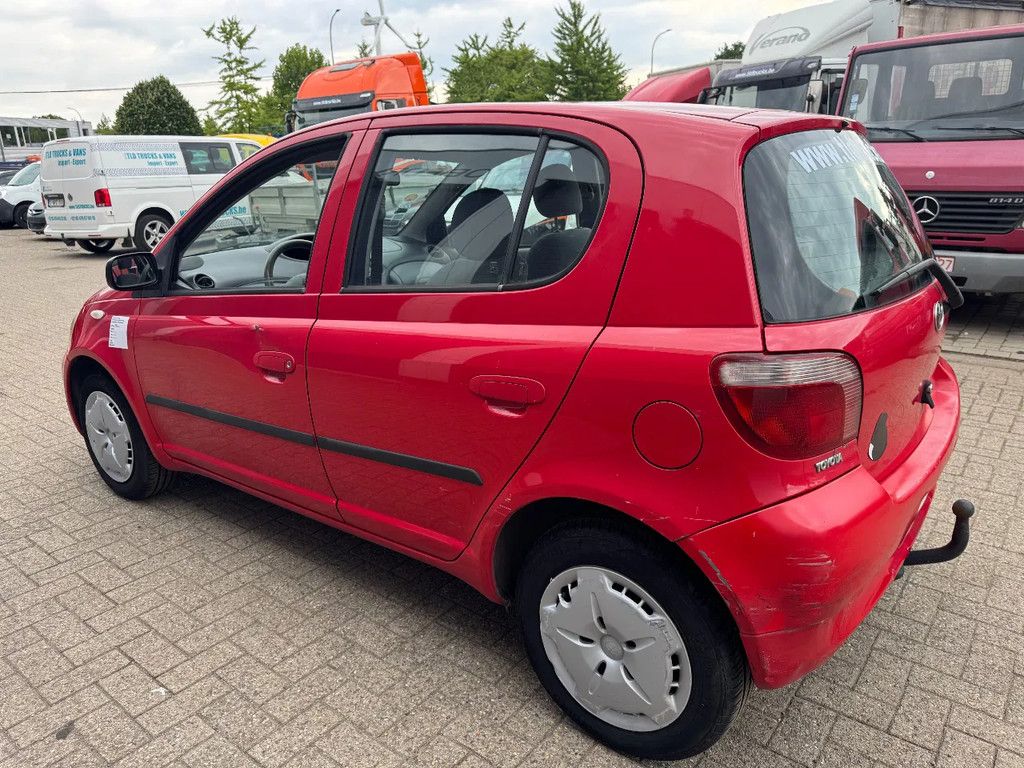 Toyota Yaris **5DOORS-PETROL**