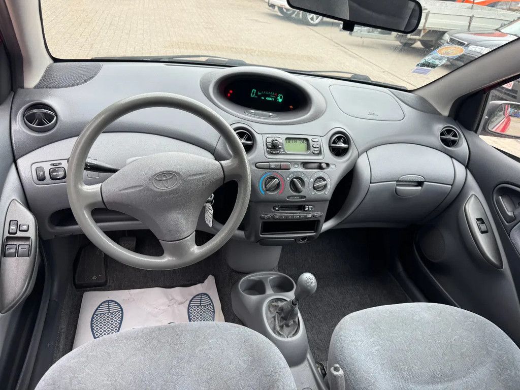 Toyota Yaris **5DOORS-PETROL**