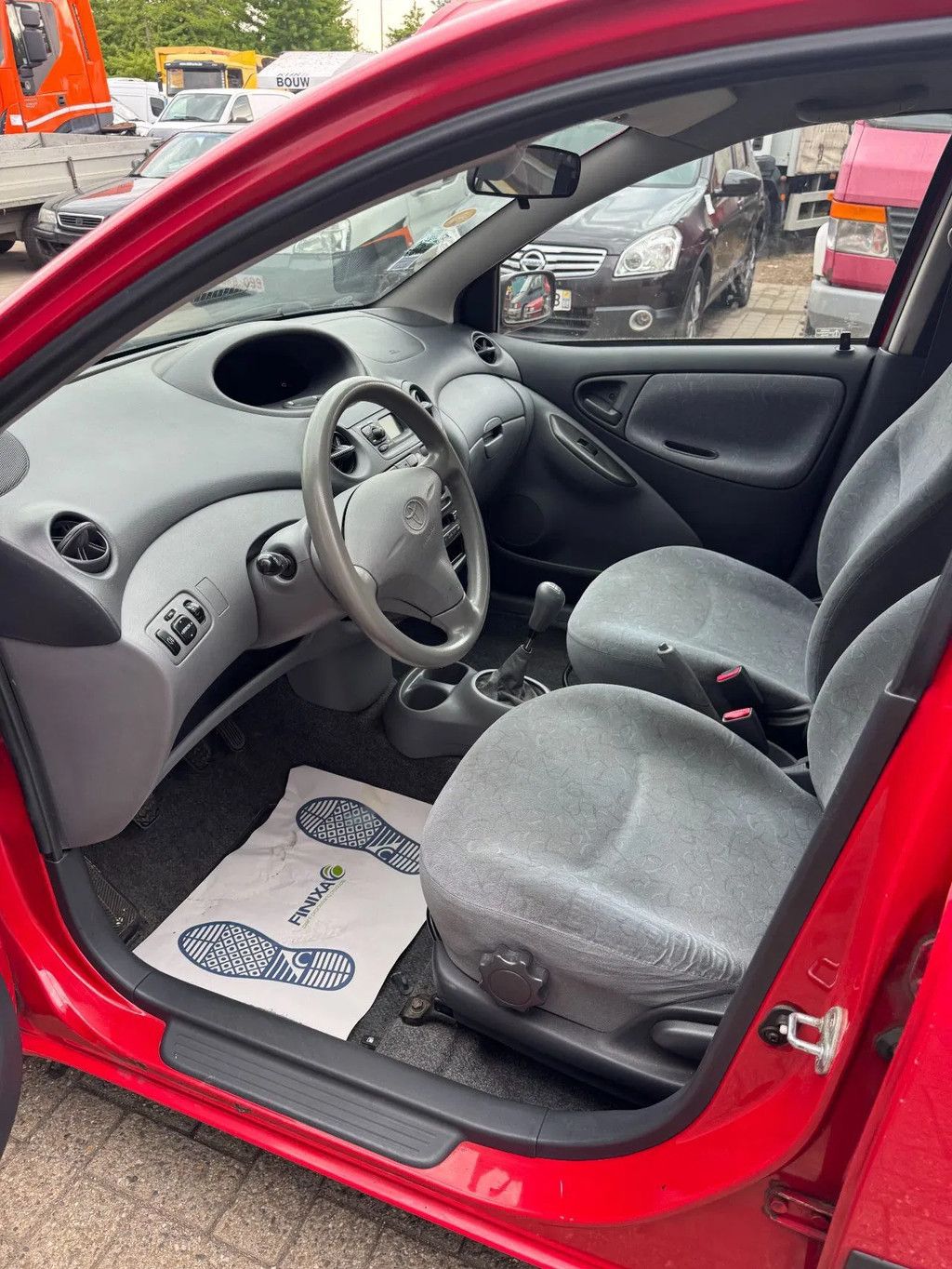 Toyota Yaris **5DOORS-PETROL**