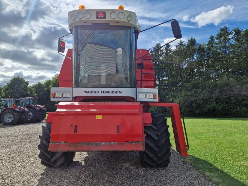 Massey Ferguson 32.