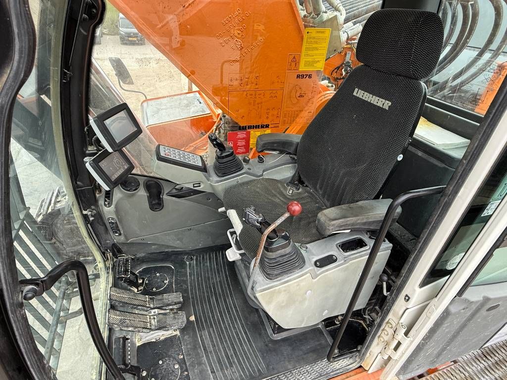 Liebherr R976LCV - 2 Buckets + Ripper Tooth / Quick Coupler