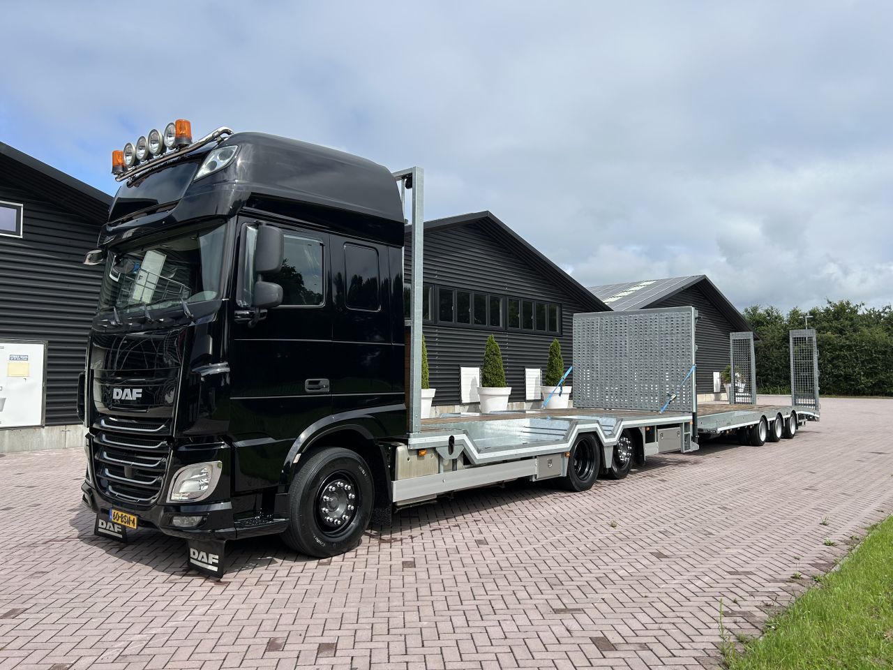 DAF XF 460 Machine transporter - Veldhuizen 25 ton TRIDEM SEMI