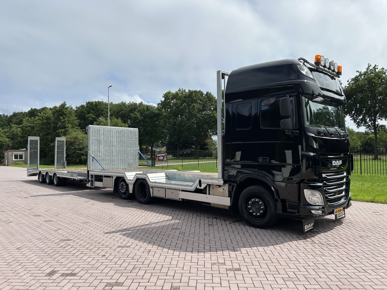 DAF XF 460 Machine transporter - Veldhuizen 25 ton TRIDEM SEMI