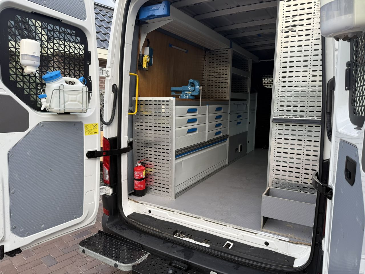 Volkswagen Crafter sortim serviceauto Victron 3000 watt trekhaak