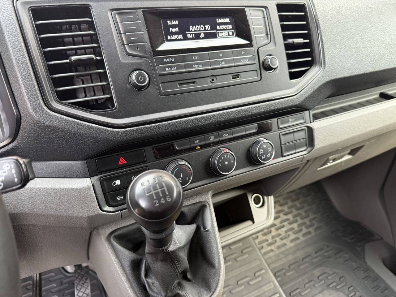 Volkswagen Crafter sortim serviceauto Victron 3000 watt trekhaak