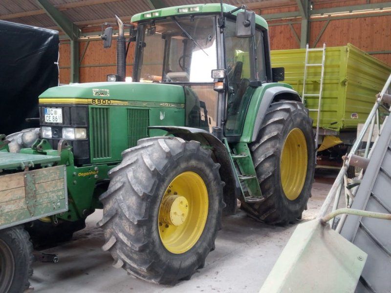 John Deere 6900