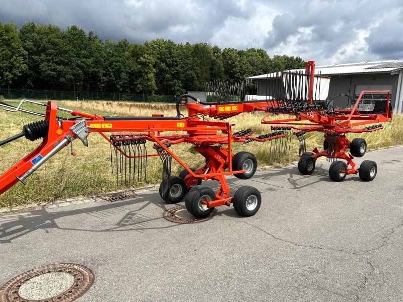 Kuhn GA 6632 Wurm mit jeweils 6 Tasträdern unter jedem Krei