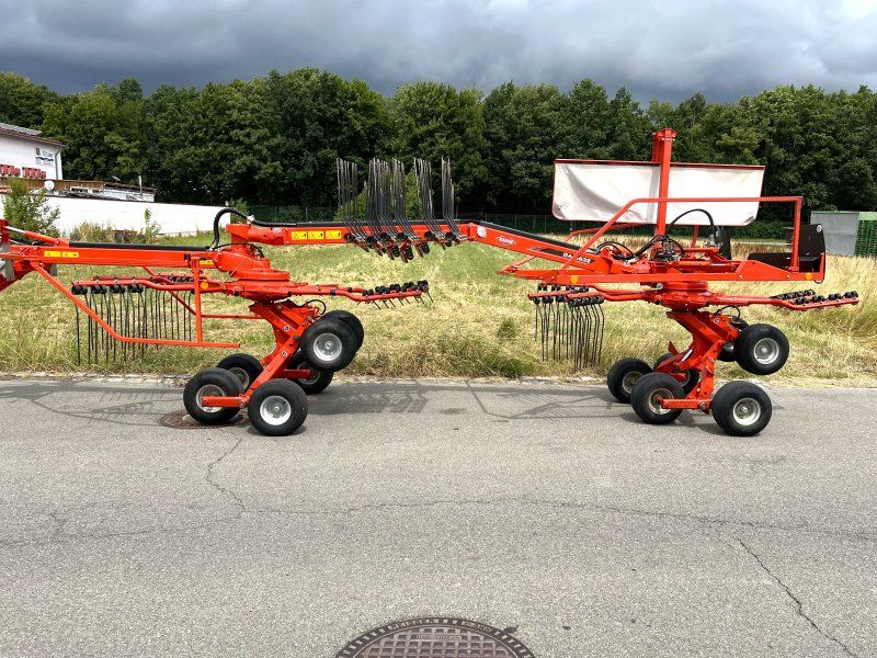 Kuhn GA 6632 Wurm mit jeweils 6 Tasträdern unter jedem Krei