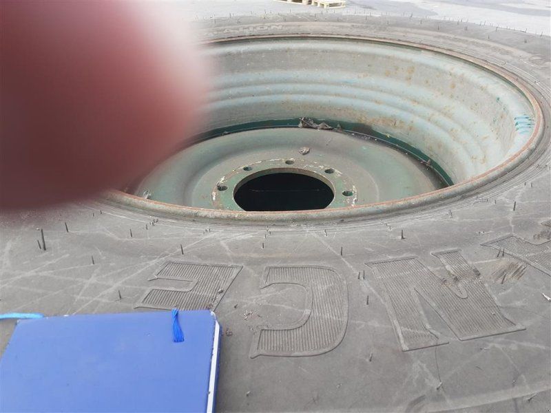 Alliance 800/60R32
