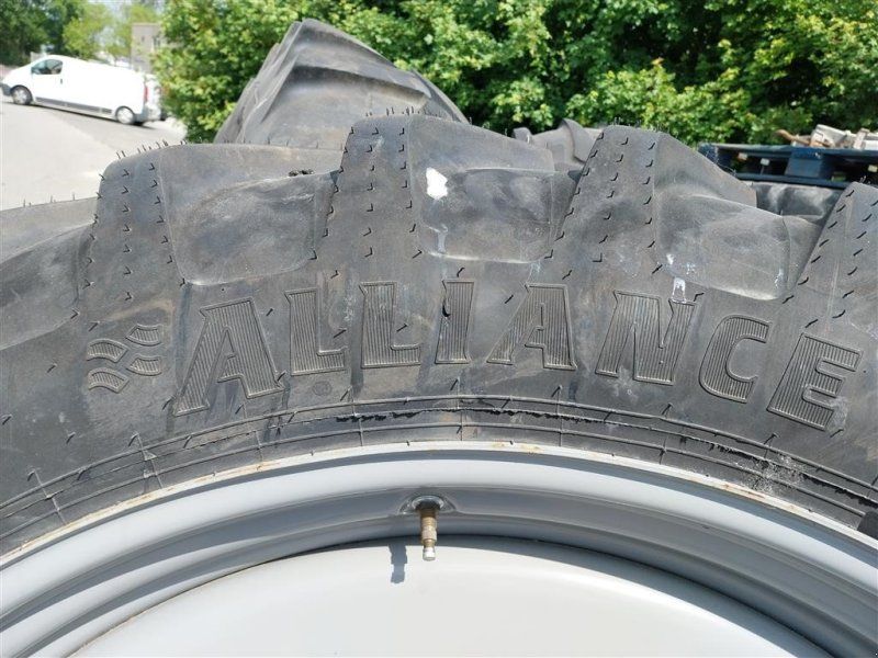 Alliance 12,4R46 (300/95R46) 300/95R46