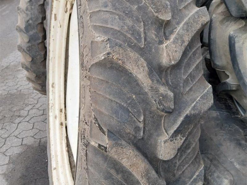 Alliance 300/95R46 230/95R36