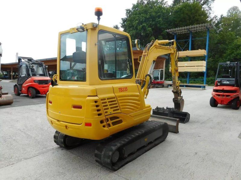 Takeuchi tb 235 ( 3.605kg ) powertilt + hydr. sw