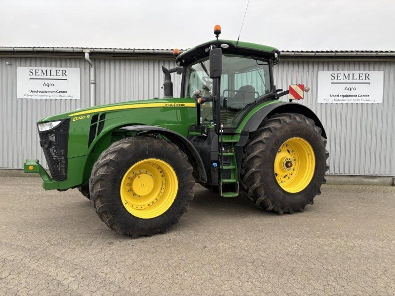John Deere 8320R