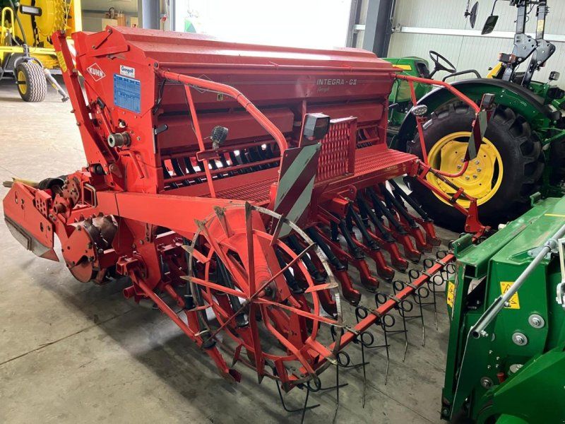 Kuhn Intra/HRB302D