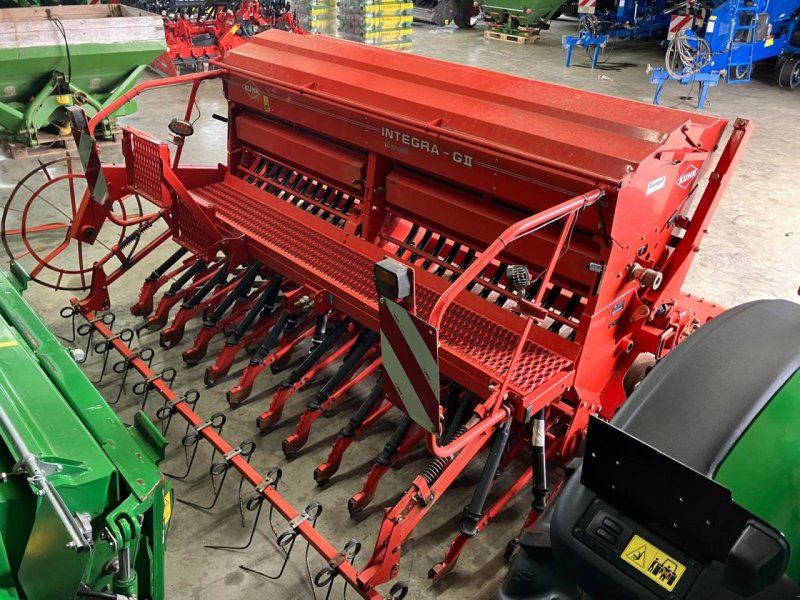 Kuhn Intra/HRB302D