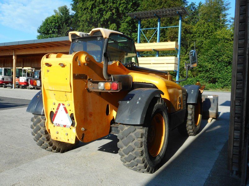 JCB 533-105  ( 3,3t 10,5m )