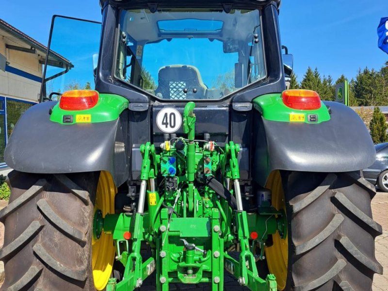 John Deere 6090M
