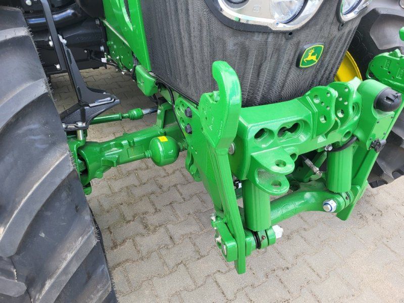 John Deere 6120M