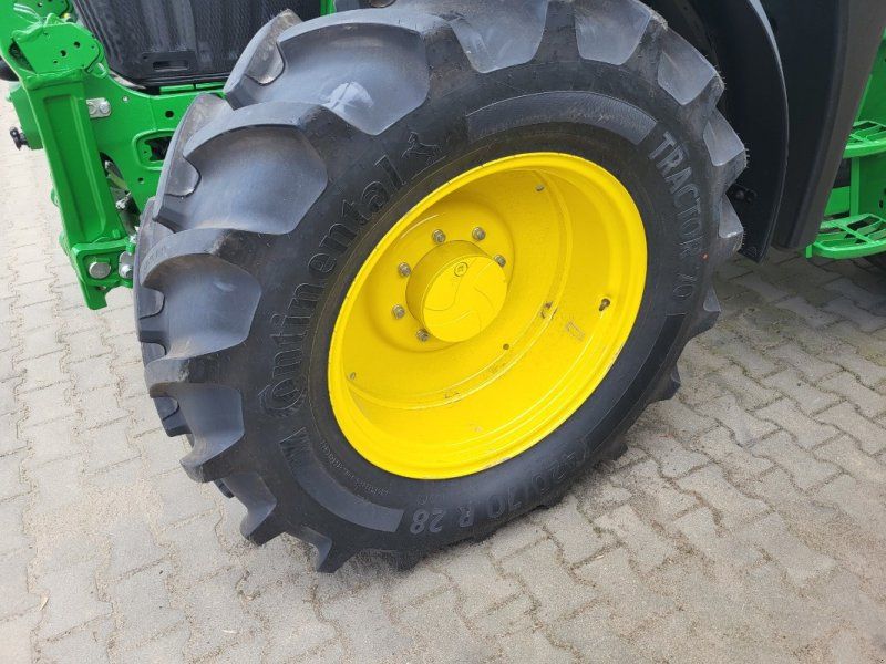 John Deere 6120M
