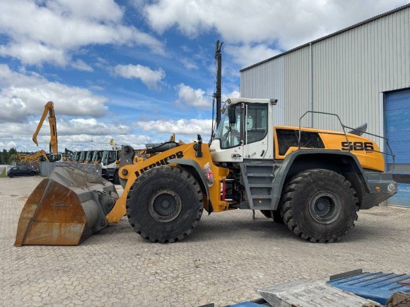 Liebherr L586