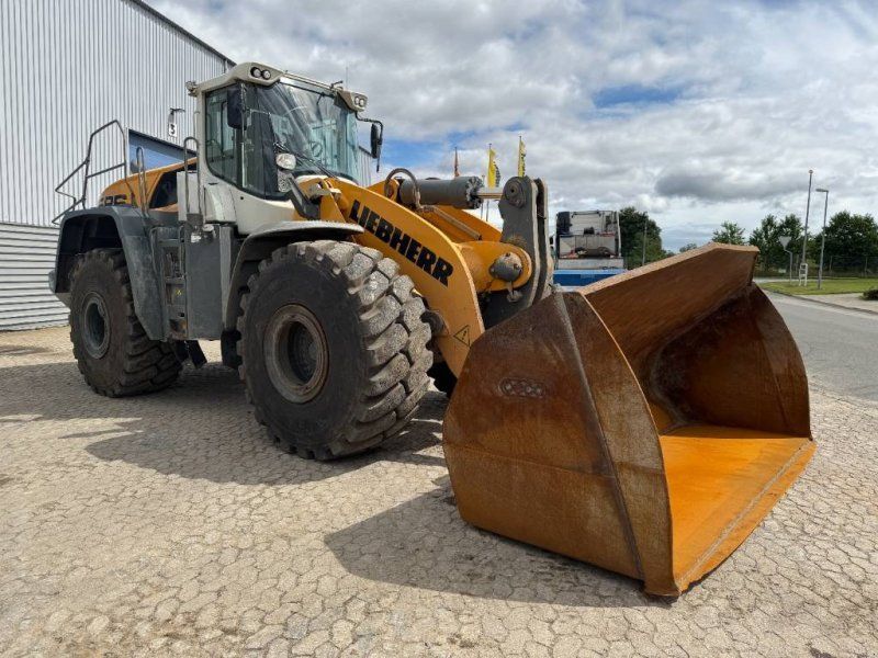 Liebherr L586