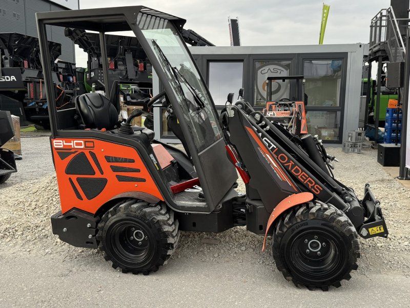 Cast Group 840 D Teleskoplader 1,1 t Kipplast 20 km/h