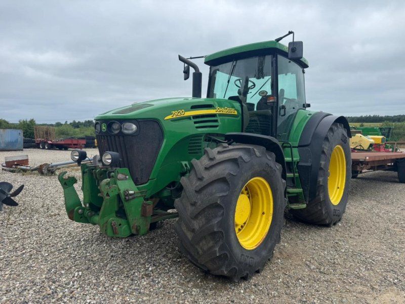 John Deere 7920