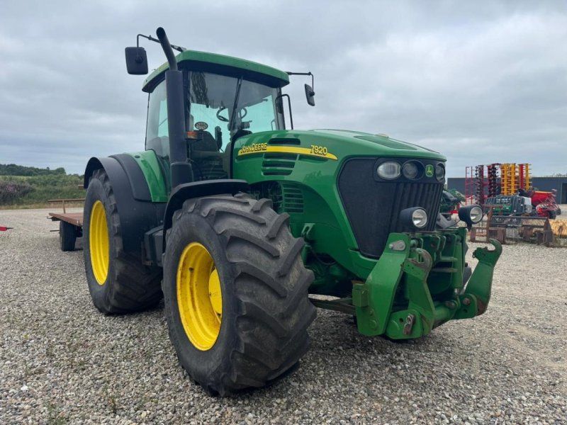 John Deere 7920