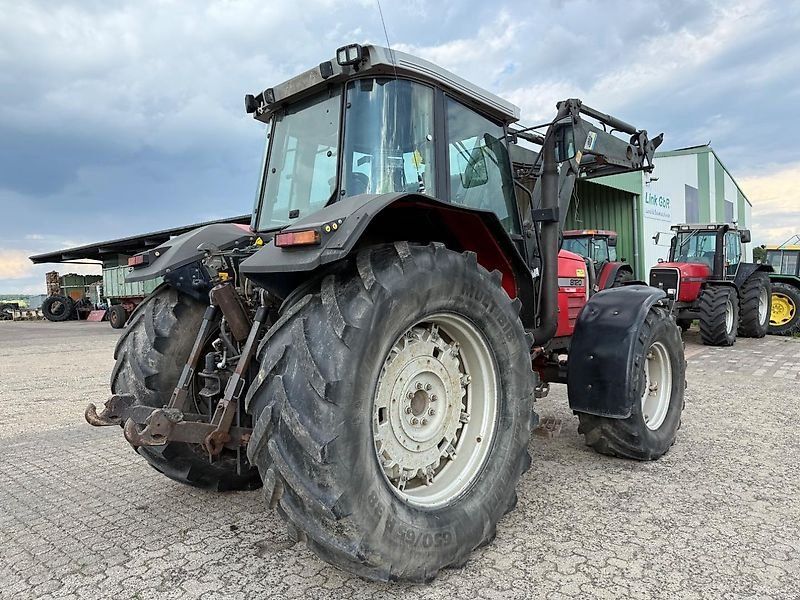 Massey Ferguson 8120 Dynashift mit Frontlader