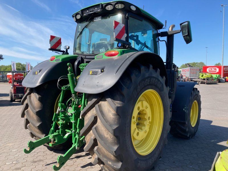 John Deere 6R215