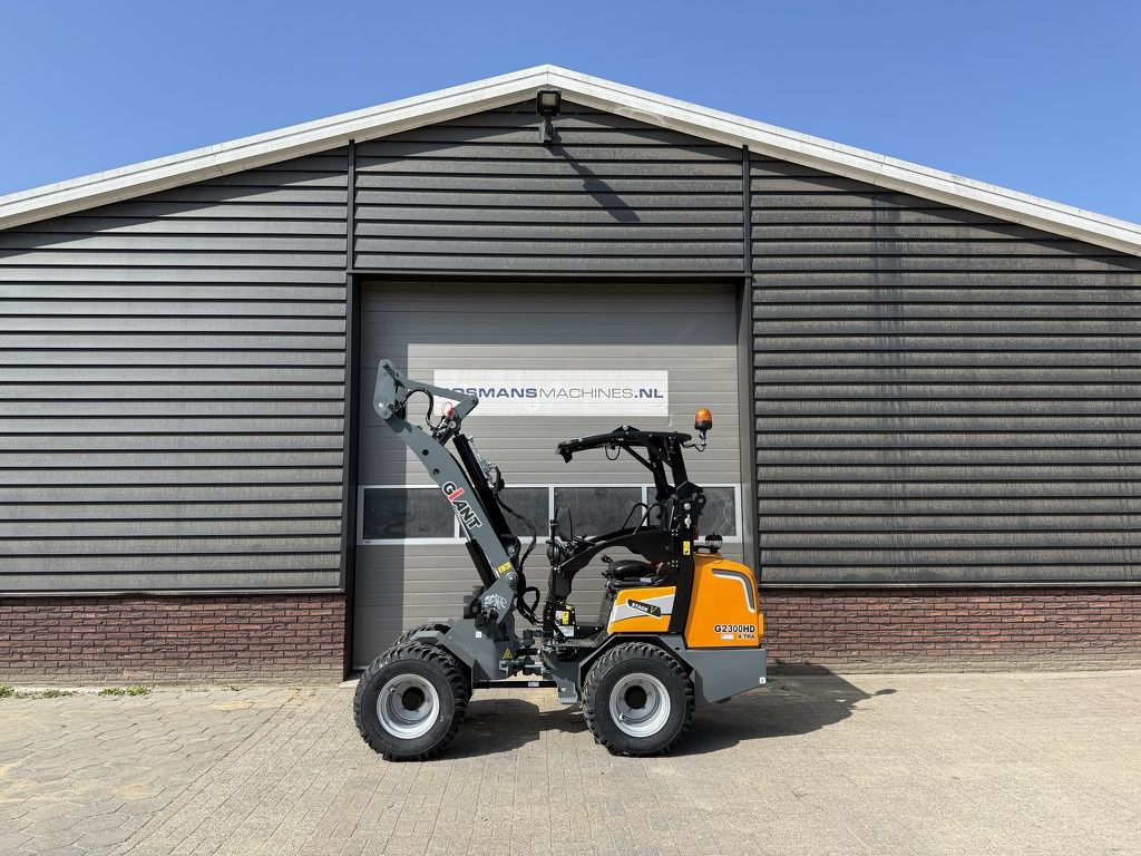 Giant G2300 X-TRA HD minishovel / kniklader NIEUW €545 LEASE