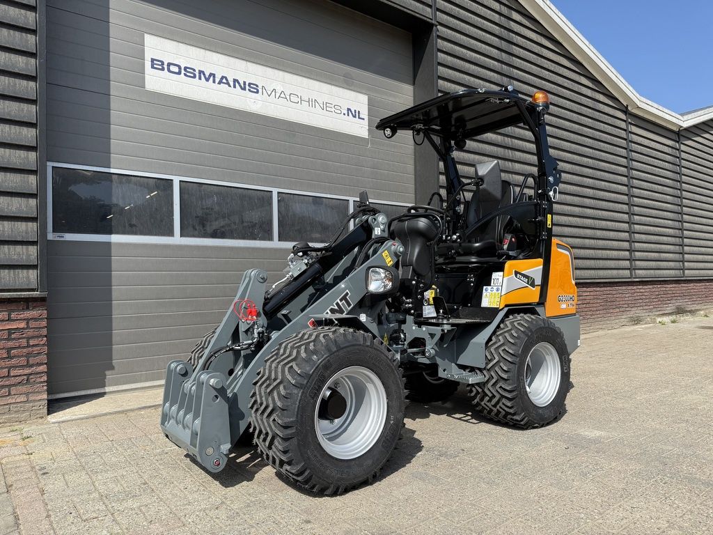 Giant G2300 X-TRA HD minishovel / kniklader NIEUW €545 LEASE