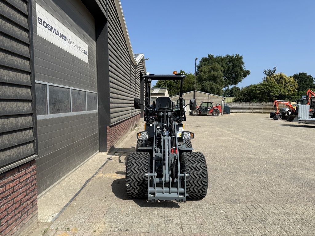 Giant G2300 X-TRA HD minishovel / kniklader NIEUW €545 LEASE