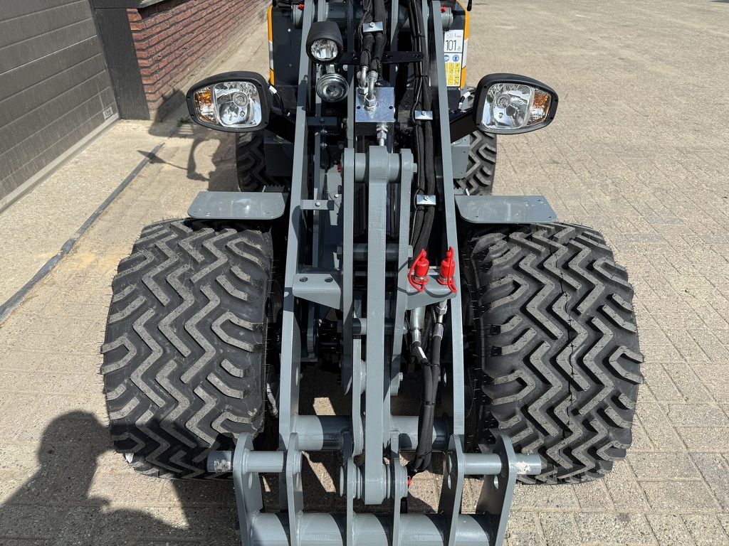 Giant G2300 X-TRA HD minishovel / kniklader NIEUW €545 LEASE