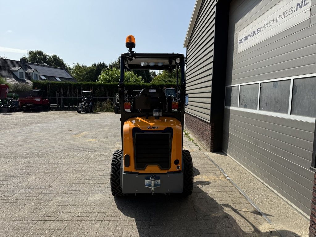Giant G2300 X-TRA HD minishovel / kniklader NIEUW €545 LEASE