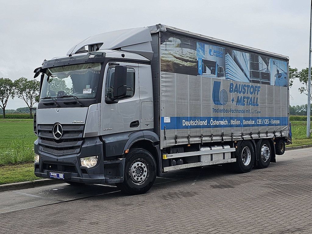 MERCEDES-BENZ ANTOS 2543 + forklift palfinger