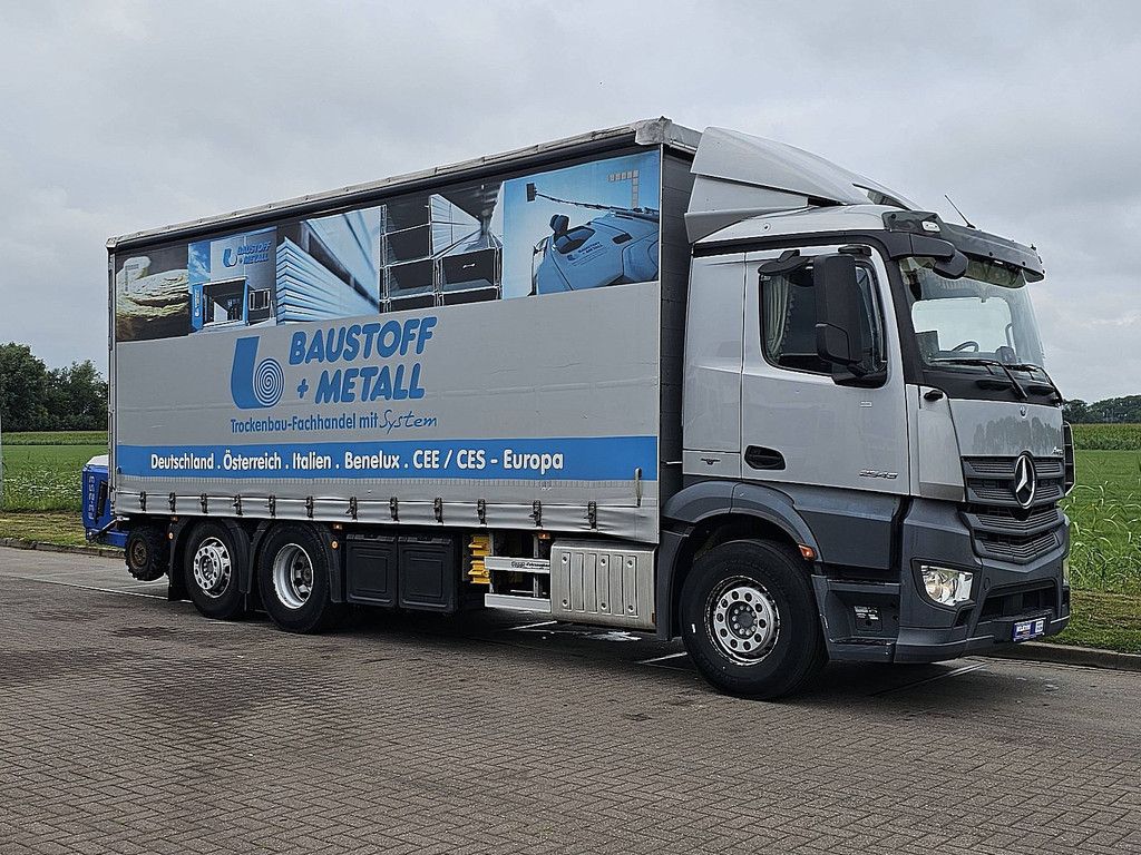 MERCEDES-BENZ ANTOS 2543 + forklift palfinger