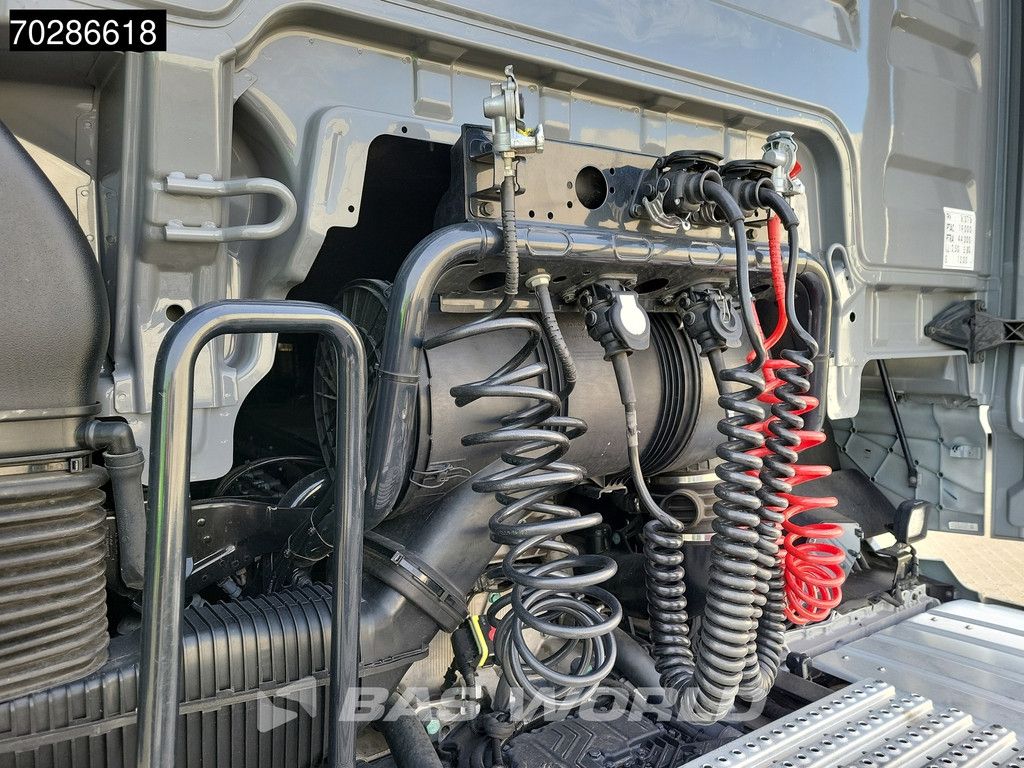 MAN TGX 18.520 4X2 Individual Lion S! GX Retarder Full-Air 2x Tanks Navi LED ACC Euro 6