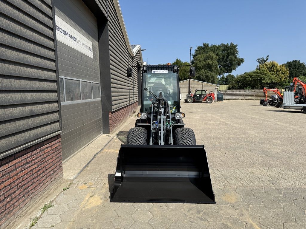 Giant G2700 X-TRA HD+ minishovel NIEUW met cabine