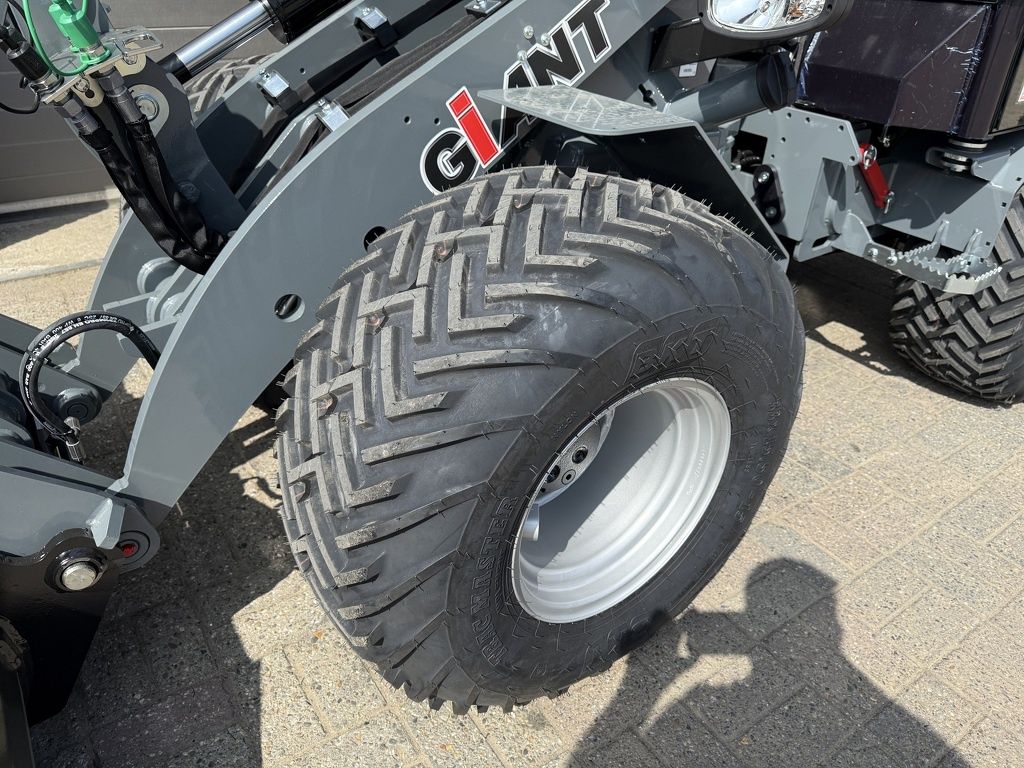Giant G2700 X-TRA HD+ minishovel NIEUW met cabine