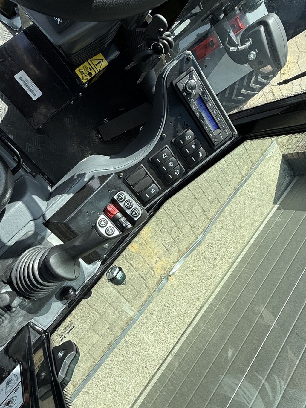 Giant G2700 X-TRA HD+ minishovel NIEUW met cabine