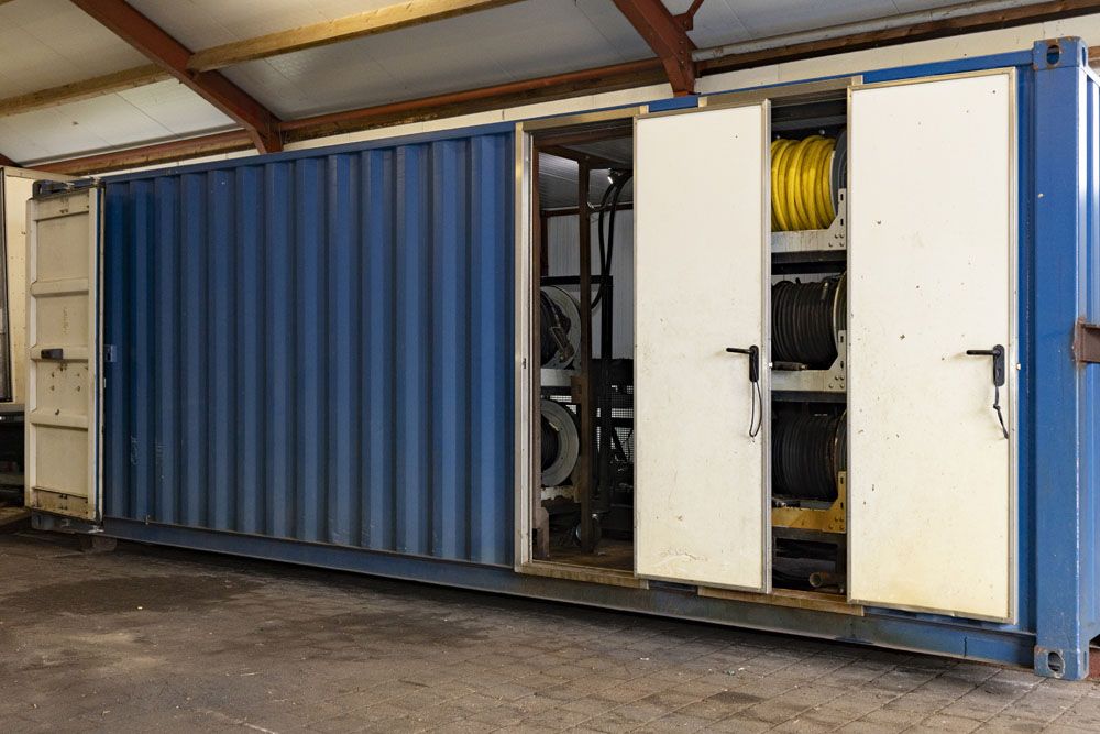 Te koop: Professionele spuitcontainer met hogedrukpompen