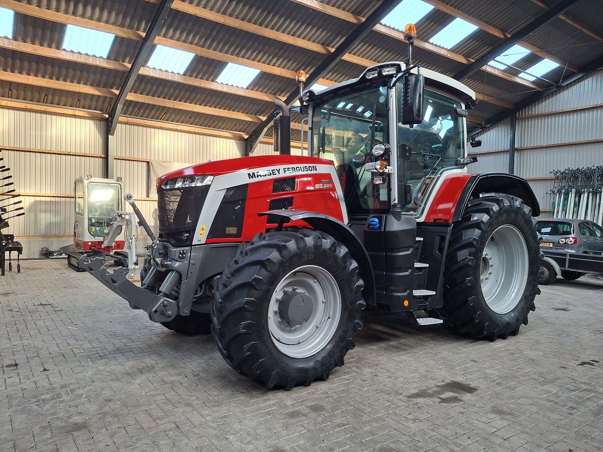 Massey Ferguson 8S.225 tractor