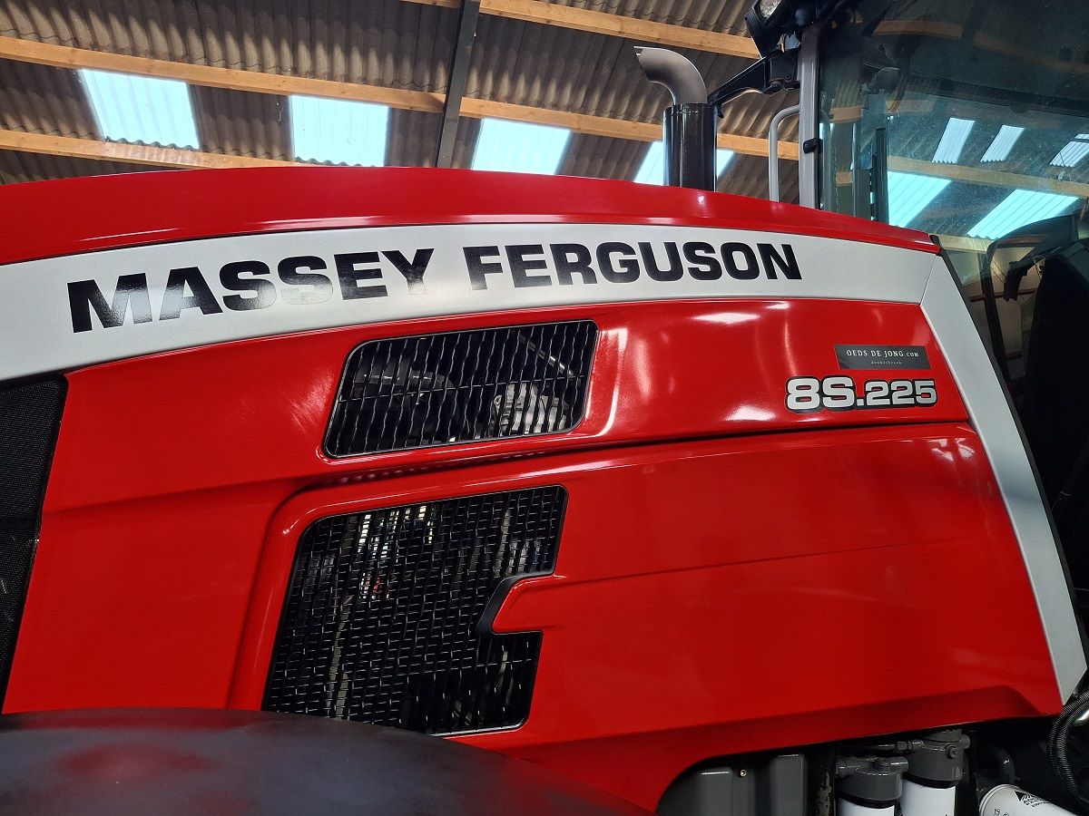 Massey Ferguson 8S.225 tractor