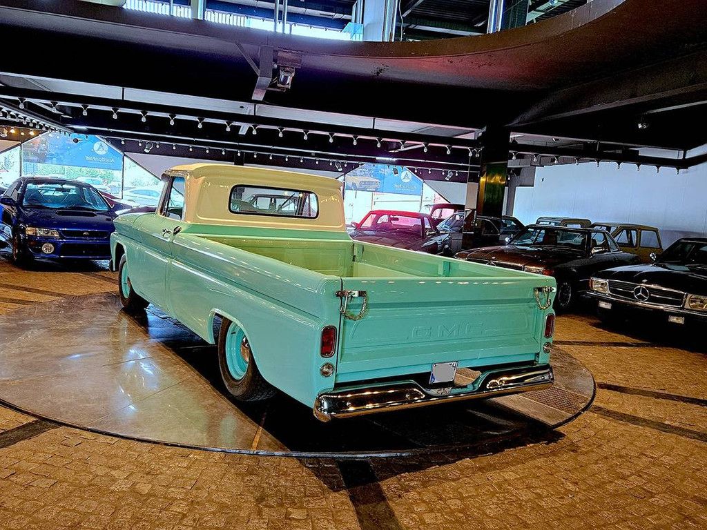 Long-bed pickup '66 GMC 250 (custom)