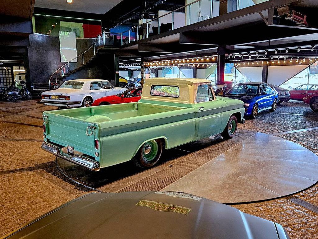 Long-bed pickup '66 GMC 250 (custom)