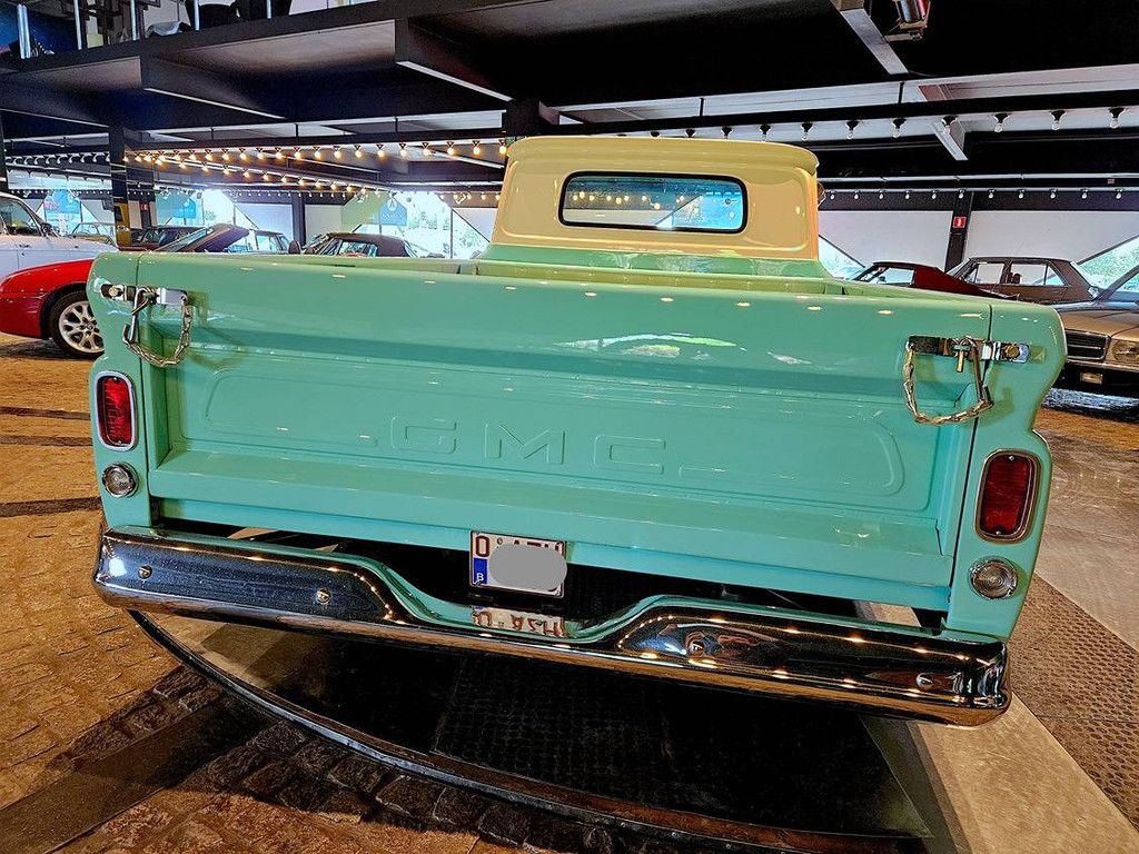 Long-bed pickup '66 GMC 250 (custom)